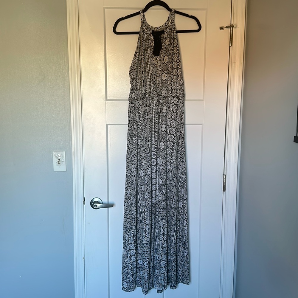 Adrienne Vittadini black and white design long dress size small!